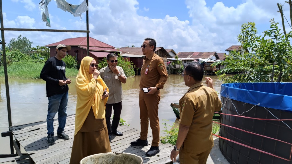 Kunjungan Kadis Perikanan ke Pokdakan Penerima Bantuan Bioflok di Kel. Temindung Permai