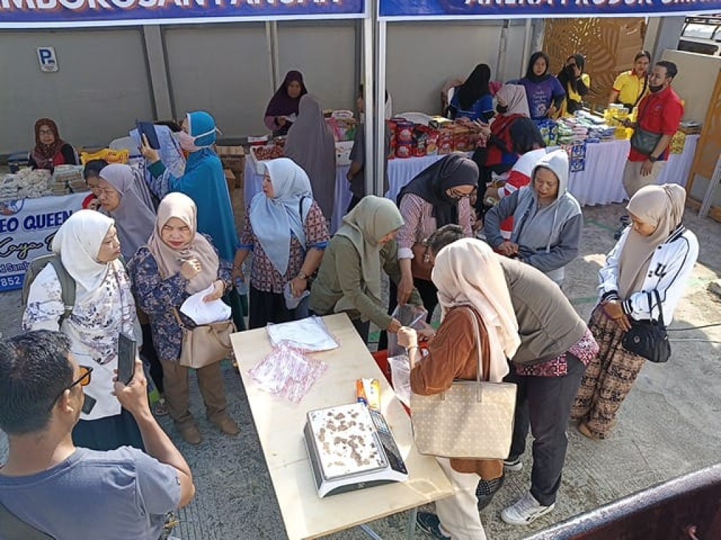 Dinas Perikanan Kota Samarinda Turut Berpartisipasi dalam Gerakan Pangan Murah di Kelurahan Sidodamai